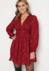 Bordowa Rozkloszowana Sukienka Koronkowa z Gumką w Pasie Semittes. Czerwone sukienki damskie Born2be, na randkę, l, z aplikacjami, z koronki, eleganckie, bez kołnierzyka, bez ramiączek, mini, rozkloszowane. Za 159.99 zł.