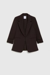 Elegancka marynarka do biura. Marynarki i żakiety damskie MOODO, bez wzorów, z elastanu, biznesowe, bez kołnierzyka, bez ramiączek. Za 179.99 zł.