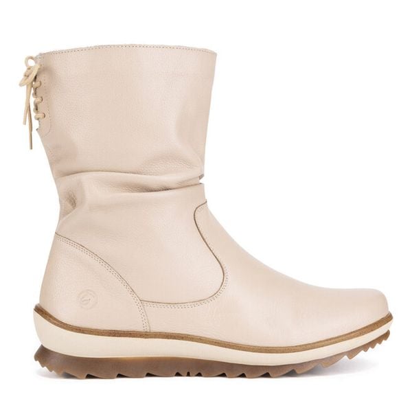 Botki Remonte. Białe botki damskie Remonte, bez wzorów, bez obcasa, na płaskiej podeszwie, bez zapięcia. Za 349.99 zł.