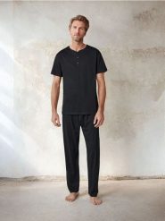 Piżama - czarny. Czarne piżamy męskie Sinsay, l, bez wzorów, z bawełny, bez kołnierzyka, bez ramiączek, długie. Za 45.99 zł.