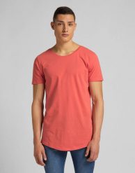 MĘSKI T-SHIRT LEE ELONGATED TEE WASHED RED L62JEPQM 112114659. Czerwone t-shirty męskie Lee, l, bez wzorów, bez kołnierzyka, bez ramiączek. Za 69.99 zł.