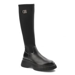 Czarne Kozaki Chebello Stylowe Obuwie Damskie. Czarne kozaki damskie CheBello, bez wzorów, z materiału, bez obcasa, bez zapięcia. Za 499.00 zł.