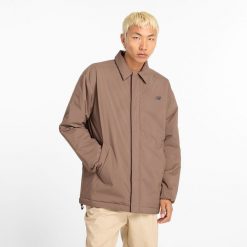 Kurtka męska New Balance MJ43504DUO – beżowa. Brązowe kurtki męskie New Balance, l, bez wzorów, z materiału, klasyczne, bez kaptura. Za 469.99 zł.