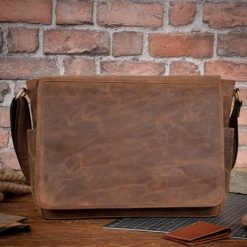 Torba Belveder Brązowa Torba Męska z Klapką Skórzana Studencka na Laptopa 15,6 Bel. Brązowe torby na laptopa damskie Belveder, bez wzorów. Za 389.90 zł.