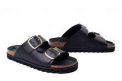 DR. BRINKMANN 700925-01 schwarz, klapki damskie. Czarne klapki damskie Dr. Brinkmann, na lato, bez wzorów, ze skóry, bez obcasa, bez zapięcia. Za 349.90 zł.