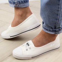 Białe tenisówki damskie Lee Cooper 1791. Białe balerinki damskie Lee Cooper, bez wzorów, z tkaniny, bez zapięcia. Za 149.00 zł.