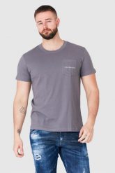 CALVIN KLEIN JEANS Szary t-shirt męski z logo. Szare t-shirty męskie Calvin Klein, m, bez wzorów, z jeansu, bez kołnierzyka, bez ramiączek. W wyprzedaży za 99.99 zł.