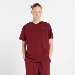 Koszulka damska New Balance WT41501MHB – bordowa. Czerwone bluzki damskie New Balance, m, bez wzorów, z materiału, eleganckie, bez kołnierzyka, bez ramiączek. Za 169.99 zł.