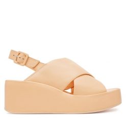 Sandały HÖGL. Brązowe sandały damskie HÖGL, bez wzorów, bez obcasa, na koturnie, bez zapięcia. Za 489.99 zł.
