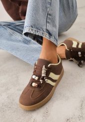 Brązowe Sneakersy Typu Tenisówki Ozdobione Koralikami Daemeli. Brązowe trampki i tenisówki damskie Renee, bez wzorów, z jeansu, bez zapięcia. Za 99.99 zł.