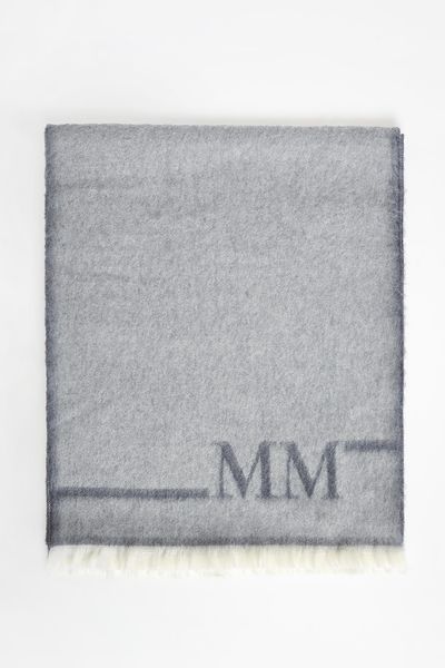 Szal damski z wełny dziewiczej Diadema MM. Szaliki damskie MM, bez wzorów, z wełny. Za 599.00 zł.