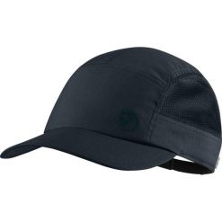 Czapka z daszkiem Fjallraven Abisko Mesh Cap. Niebieskie czapki damskie Fjällräven, bez wzorów, z meshu, sportowe. Za 135.99 zł.