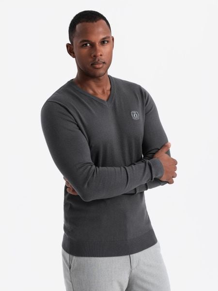 Elegancki sweter męski BASIC V-neck z wiskozą - grafitowy V17 - Rozmiar: L. Szare swetry męskie Ombre Clothing, l, bez wzorów, z wiskozy, eleganckie, bez kołnierzyka, bez ramiączek. W wyprzedaży za 69.99 zł.