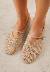 Ciemnobeżowe Plecione Balerinki VICES z Paskiem z Klamerką Renell. Brązowe balerinki damskie Born2be, na lato, bez wzorów, eleganckie, bez obcasa, bez zapięcia. Za 109.99 zł.