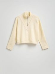 Bluza z rozpinanym półgolfem - złamana biel. Bluzy damskie Reserved, l, bez wzorów, z bawełny, bez ramiączek, bez kaptura. W wyprzedaży za 79.99 zł.