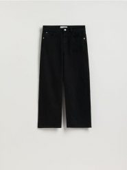 Jeansy wide leg z krótszą nogawką - czarny. Czarne jeansy damskie Reserved, bez wzorów, z bawełny, krótkie. Za 139.99 zł.