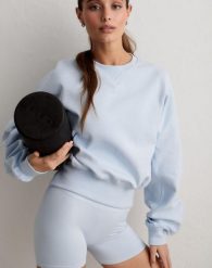 Damska bluza z dżerseju piqué, skrócona Sportif niebieski Aura. Niebieskie bluzy damskie Aim'n, m, bez wzorów, z bawełny, sportowe, bez ramiączek, bez kaptura. Za 382.00 zł.