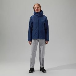 Kurtka przeciwdeszczowa damska Berghaus Bramblfell GTX. Niebieskie kurtki sportowe damskie Berghaus, bez wzorów, bez ramiączek, bez kaptura, trekkingowe. Za 839.99 zł.
