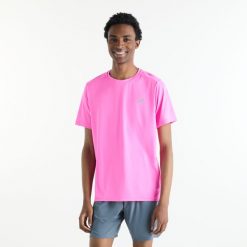 Koszulka męska New Balance MT41222AAB – różowa. Czerwone koszulki sportowe męskie New Balance, m, bez wzorów, z materiału, bez ramiączek, na fitness i siłownię. Za 149.99 zł.