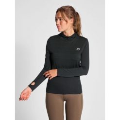 Damska bezszwowa bluza z kapturem Newline Cambrigde. Czarne bluzy damskie Newline, na jesień, xs, bez wzorów, z materiału, eleganckie, bez ramiączek, z kapturem. Za 336.00 zł.