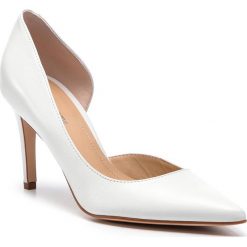 Szpilki SOLO FEMME - 75439-88-H52/000-04-00 Biały. Białe szpilki damskie Solo Femme, bez wzorów, z materiału, bez obcasa, na obcasie, bez zapięcia. W wyprzedaży za 209.00 zł.