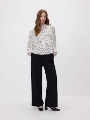 Koszula z wiskozy - wielobarwny. Koszule damskie Reserved, l, bez wzorów, z tkaniny, bez kołnierzyka, bez ramiączek. Za 119.99 zł.