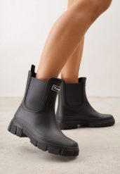 Czarne Kalosze Typu Sztyblety z Antypoślizgową Podeszwą Volenne. Czarne kalosze damskie Renee, bez wzorów, z jeansu, bez zapięcia. Za 79.99 zł.