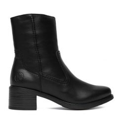 Botki Rieker. Czarne botki damskie Rieker, bez wzorów, bez obcasa, na słupku, bez zapięcia. Za 379.99 zł.