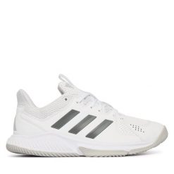 Buty halowe adidas. Białe obuwie sportowe damskie Adidas, bez wzorów, bez zapięcia. Za 339.99 zł.