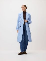 Bawełniany trencz z paskiem - jasnoniebieski. Niebieskie płaszcze damskie Reserved, l, bez wzorów, z bawełny, klasyczne, bez kołnierzyka, bez kaptura. Za 279.99 zł.