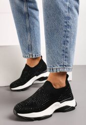 Czarne Buty Sportowe w Cyrkonie na Grubej Podeszwie Coneta. Czarne obuwie sportowe damskie Born2be, z aplikacjami, bez zapięcia. Za 44.99 zł.