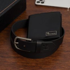 Zestaw prezentowy męski skórzany pasek portfel pudełko premium czarny Beltimore Z25. Czarne portfele męskie bez wzorów. Za 129.99 zł.