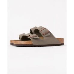 Klapki turystyczne uniseks Birkenstock Arizona 211. Szare klapki męskie Birkenstock, bez wzorów, z materiału, bez zapięcia. Za 394.70 zł.