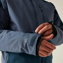 Kurtka narciarska Dare 2B Eagle III. Niebieskie kurtki sportowe męskie Dare 2B, na zimę, l, bez wzorów, z materiału, z kapturem, narciarskie. Za 433.00 zł.