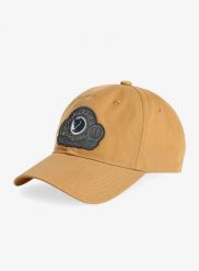 Czapka z daszkiem Fjallraven Classic Badge Cap. Brązowe czapki damskie Fjällräven, na lato, bez wzorów, z bawełny, klasyczne. Za 164.99 zł.