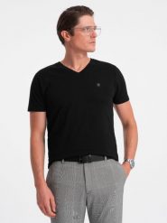 Męski T-shirt V-NECK z elastanem - czarny V3 OM-TSCT-0106 - XXL. Czarne t-shirty męskie Ombre Clothing, l, bez wzorów, z bawełny, bez kołnierzyka, bez ramiączek. W wyprzedaży za 39.99 zł.