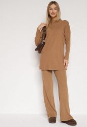 Brązowy Prążkowany Komplet Dzianinowy z Bawełną Sweter z Półgolfem i Spodnie Elweda. Brązowe swetry nierozpinane damskie Born2be, bez wzorów, z bawełny, klasyczne, bez kołnierzyka, bez ramiączek. Za 109.99 zł.