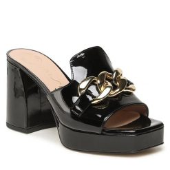 Klapki Unisa. Czarne klapki damskie Unisa, bez wzorów, bez obcasa, bez zapięcia. Za 429.99 zł.