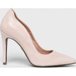 Tamaris - Szpilki. Czerwone szpilki damskie Tamaris, bez wzorów, z materiału, bez obcasa, na obcasie, bez zapięcia. W wyprzedaży za 249.90 zł.