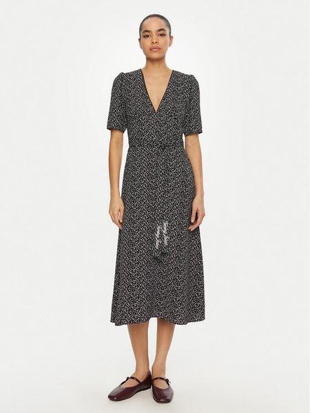 Tommy Jeans Sukienka codzienna DW0DW20450 Czarny Regular Fit. Czarne sukienki damskie Tommy Jeans, na co dzień, m, bez wzorów, z jeansu, bez kołnierzyka, bez ramiączek, proste. Za 379.99 zł.