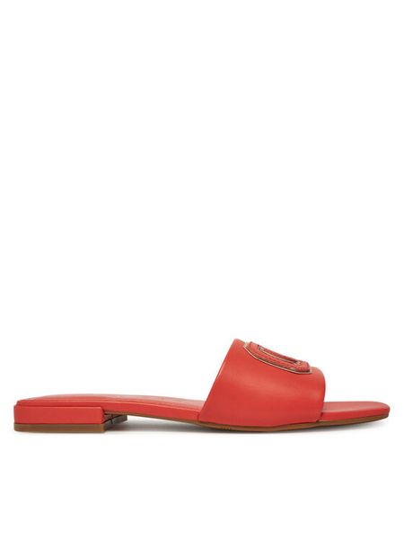 Guess Klapki FLJTAR LEA19 Koralowy. Pomarańczowe klapki damskie Guess, z aplikacjami, ze skóry, bez obcasa, bez zapięcia. Za 269.99 zł.