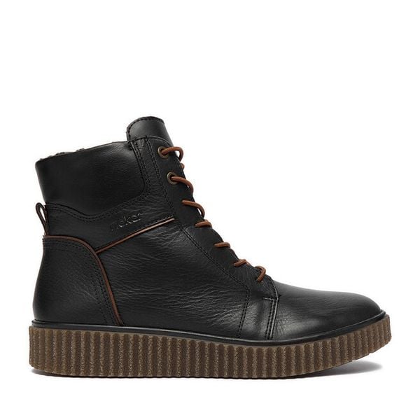 Trzewiki Rieker. Czarne botki damskie Rieker, bez wzorów, bez obcasa, na płaskiej podeszwie, bez zapięcia. Za 299.99 zł.