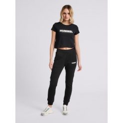 Hummel Koszulka sportowa hml Legacy Woman Cropped T-shirt. Czarne koszulki sportowe damskie Hummel, l, bez wzorów, bez ramiączek, na fitness i siłownię. Za 55.00 zł.