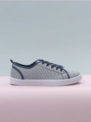 Trampki - wielobarwny. Trampki i tenisówki damskie Sinsay, bez wzorów, bez zapięcia. Za 25.99 zł.