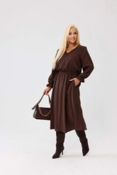 Klasyczna sukienka Marlen MIDI w kolorze czekoladowego brązu - z gumką w pasie i kieszeniami PLUS SIZE XXL OVERSIZE JESIEŃ. Brązowe sukienki damskie Moda Size Plus Iwanek, do pracy, na jesień, plus size, bez wzorów, z lyocellu, biznesowe, bez kołnierzyka, plus size, bez ramiączek, midi, oversize. Za 329.90 zł.