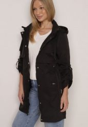 Czarna Kurtka w Stylu Parki z Odpinanym Kapturem i Sznurkami Enang. Czarne kurtki damskie Born2be, l, bez wzorów, z jeansu. Za 169.99 zł.