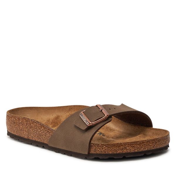 Klapki Birkenstock. Czerwone klapki damskie Birkenstock, bez wzorów, bez obcasa, bez zapięcia. Za 339.99 zł.