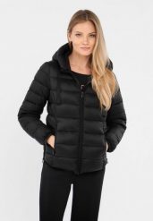 Pikowana kurtka J-NORDIC. Czarne kurtki sportowe damskie Volcano, na zimę, plus size, bez wzorów, z materiału, bez ramiączek, bez kaptura. Za 299.99 zł.