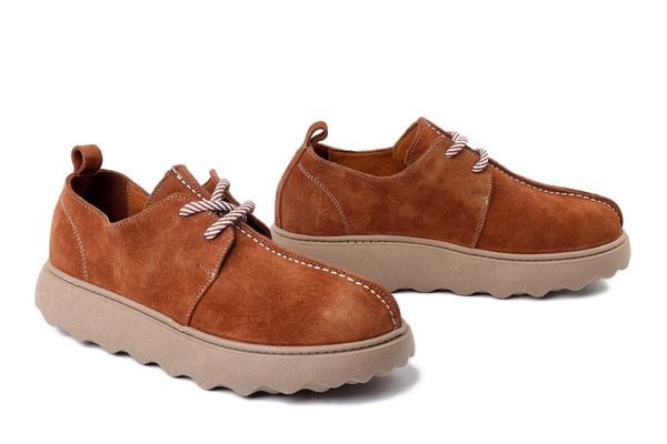 KOCH 251083 tan suede, półbuty damskie. Brązowe półbuty damskie KOCH, bez wzorów, ze skóry, bez obcasa, bez zapięcia. Za 241.43 zł.