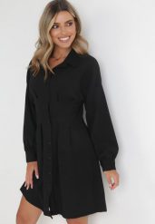 Czarna Taliowana Sukienka Koszulowa Mini Arukini. Czarne sukienki damskie Born2be, bez wzorów, bez kołnierzyka, bez ramiączek, mini, koszulowe. Za 99.99 zł.